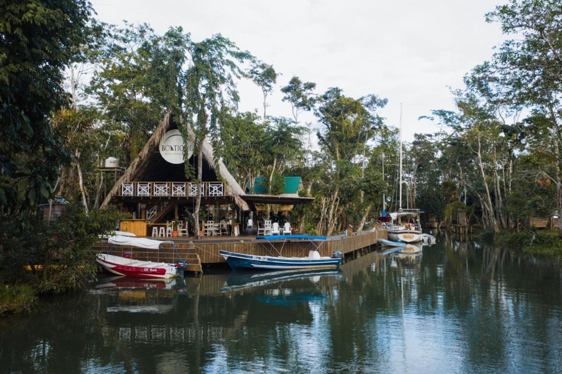 Boatique Hotel And Marina Rio Dulce Exterior photo